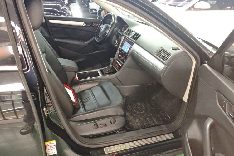 Used Volkswagen Passat 2014 1.8TSI DSG Prestige Navigation Edition
