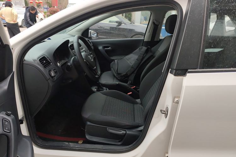 Used Volkswagen Polo 2016 1.6L Automatic Comfort Model