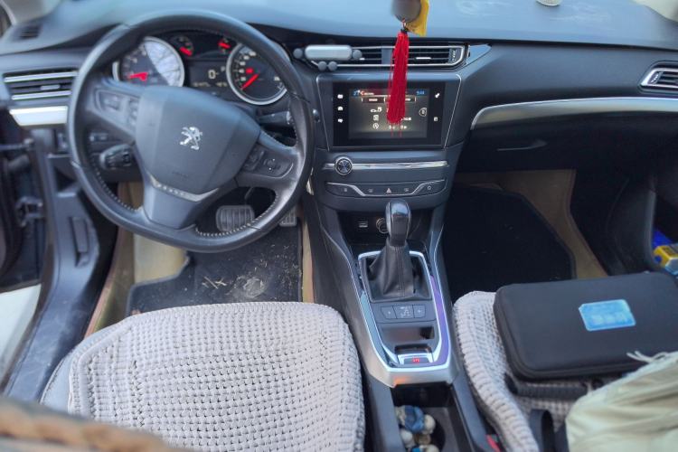 Used Peugeot 408 2015 1.2T Automatic Luxury Edition Center Console