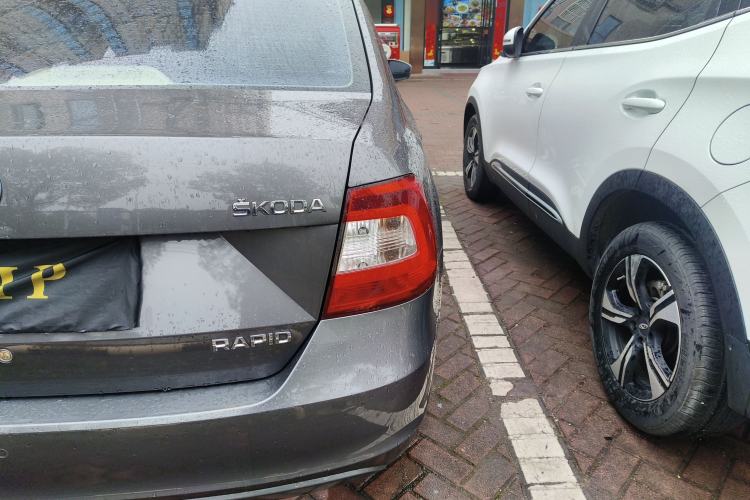 Used Skoda Rapid 2015 1.6L Automatic Smart Selection Model