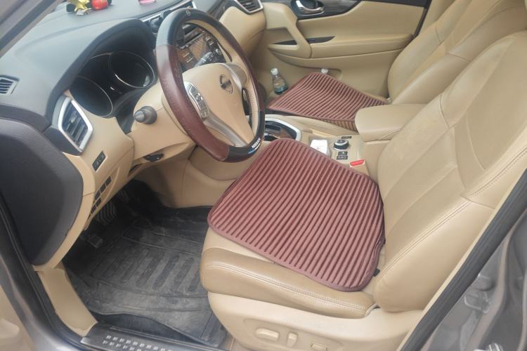 Used Nissan X-Trail 2014 2.5L CVT Leading Edition 4WD
