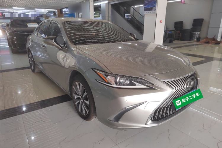 Used Lexus ES 2020 200 Excellence Edition Front Right 45 Deg