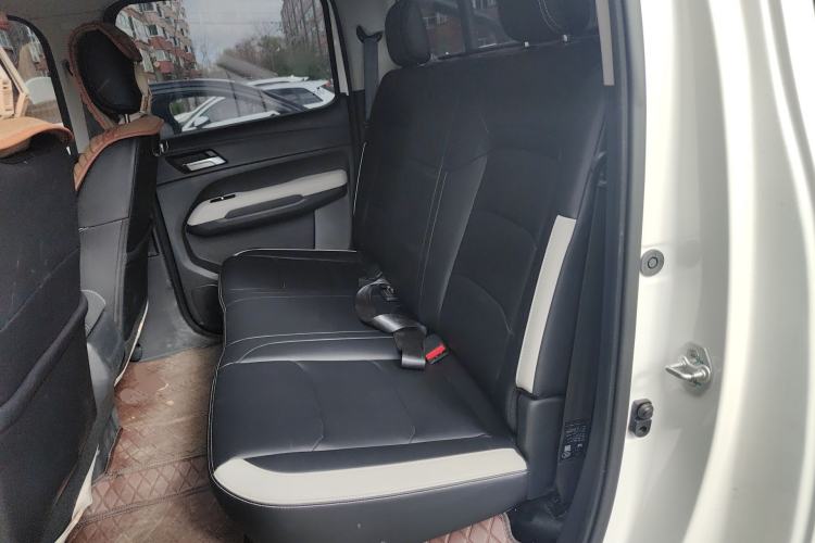 Used JMC Yuhu 2025 Short Wheelbase Double Cab Diesel Automatic Transmission Four-Wheel Drive Left Rear Seat