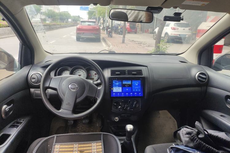 Used Nissan Livina 2010 Jingyue Edition 1.6L Manual All-Around Model