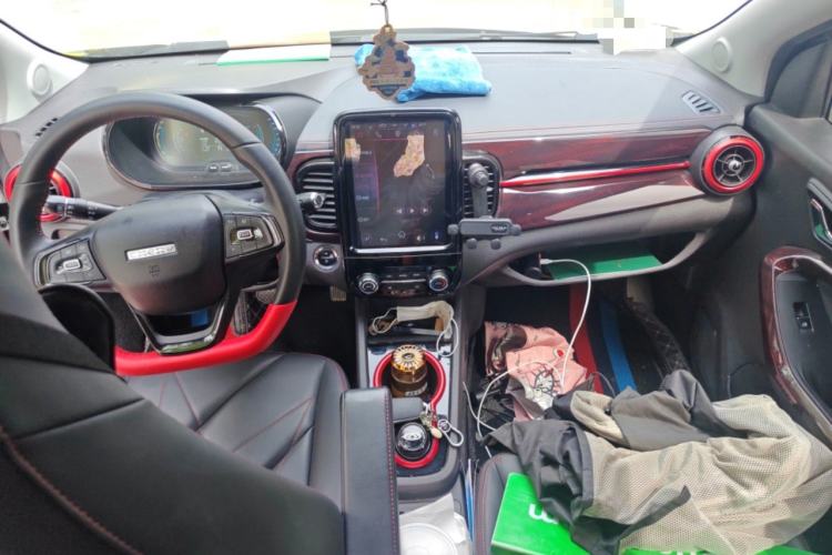 Used Chery QQ Little Ant 2022 Sweet Pink Edition Half-Sugar Version 3-Cell Lithium 30kW 301km Interior 2