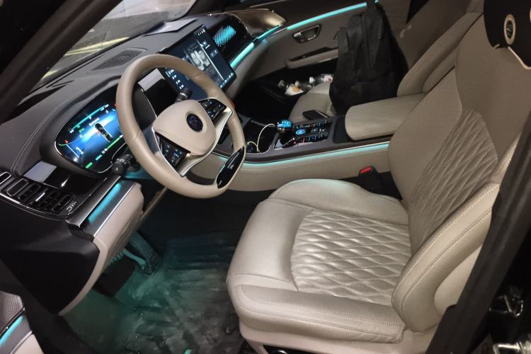 Used BYD Han 2024 EV Glory Edition 715KM Front-Wheel-Drive Flagship Model
