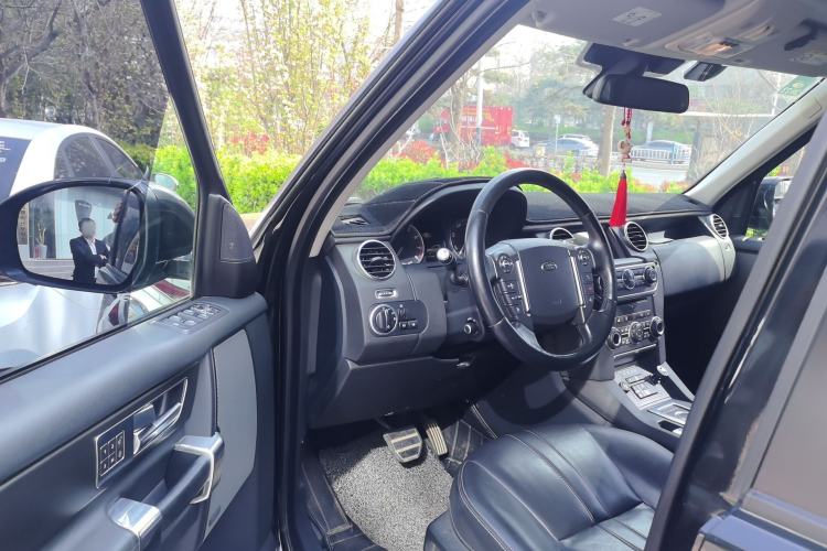 Used Land Rover Discovery 2016 3.0 SC Obsidian Black Heritage Edition HSE Driver Seat