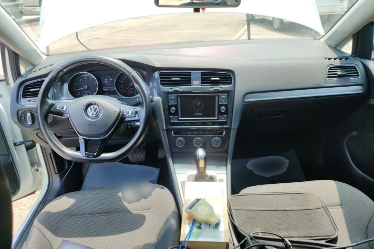 Used Volkswagen Golf 2017 230TSI Automatic Comfort Edition – Celebrating Milestone of One Million Units Center Console