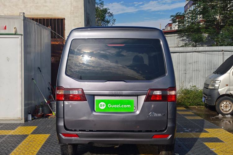 Used Jinbei Gold Hiace M Classic 2024 1.5L Engineering Lion Passenger Vehicle 6 Seats Exterior 9