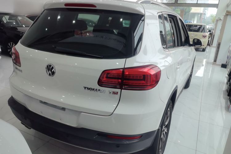 Used Volkswagen Tiguan 2015 1.8TSI Automatic Two-Wheel Drive Luxury Model Rear Right 45 Deg