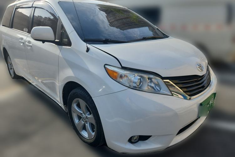 Used Toyota SIENNA 2011 2.7L Two-Wheel-Drive Automatic Trim Front Right 45 Deg