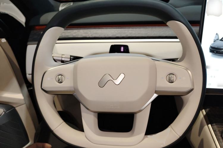 Used ONVO Luxeed L90 2025 Model—Max Six-Seater Version
