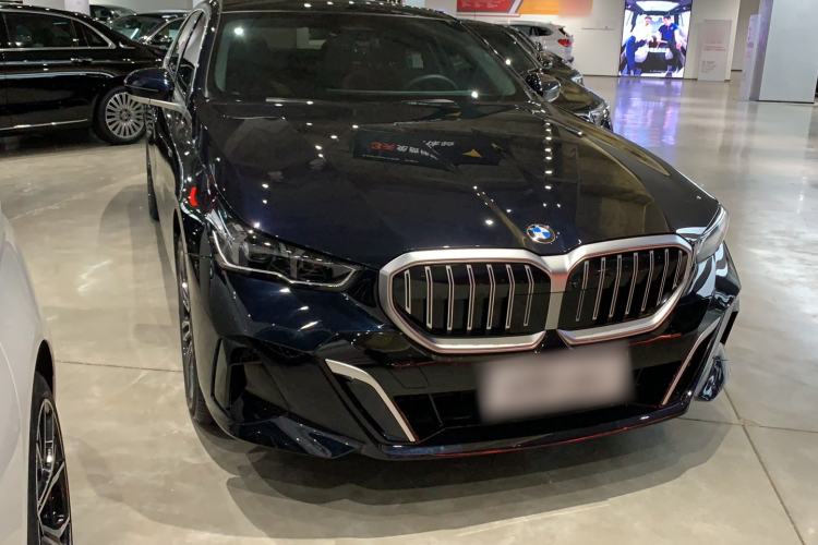 Used BMW 5 Series 2025 530Li Leading Model M Sport Package Exterior 2