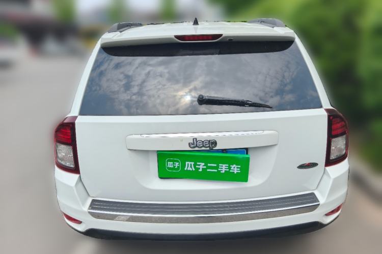 Used Jeep Compass 2014 2.4L four-wheel drive sport version Rear