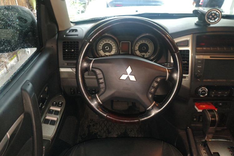 Used Mitsubishi Pajero 2016 3.0L Automatic Prestige Version China V Standard
