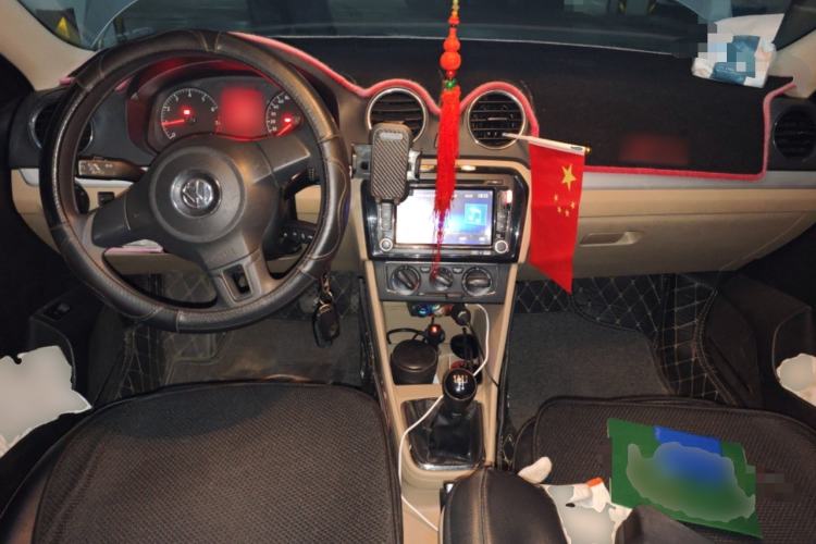 Used Volkswagen Jetta 2013 1.6L Manual Comfort Model Center Console