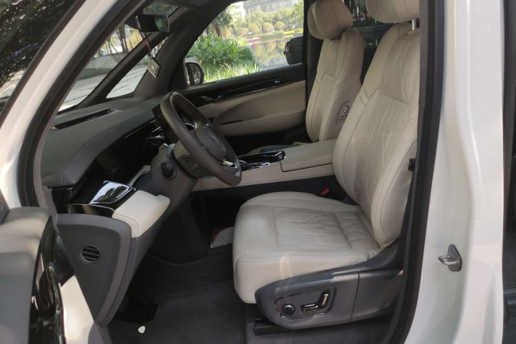 Used Zeekr 009 2024 7-Seater Walk-Through Version Four-Wheel Drive 108 kWh
