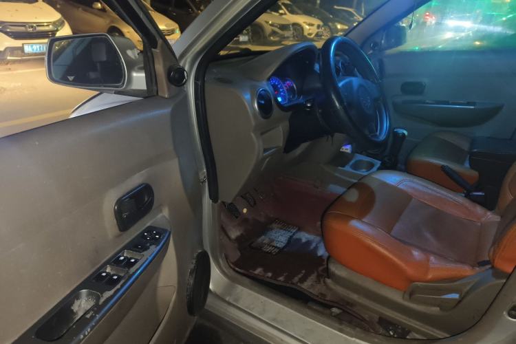 Used Wuling Hongguang 2014 1.2L Standard Model China IV
