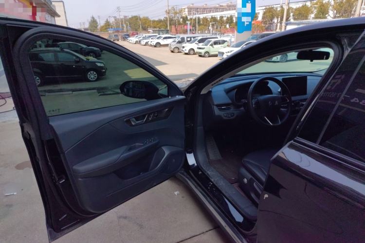 Used Hongqi E-QM5 2022 431 km Charge & Enjoy Edition Driver Seat