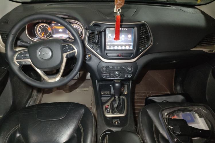 Used Jeep Cherokee 2017 2.0L Superior Edition
