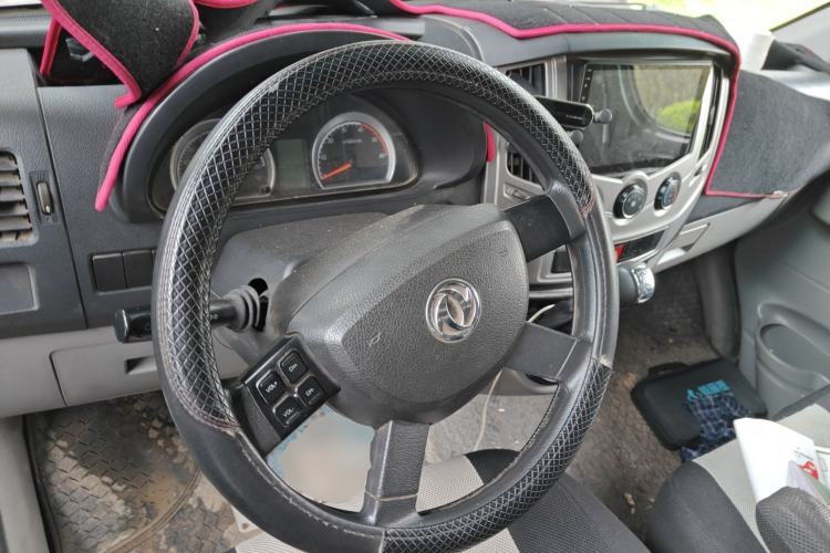 Used Dongfeng Yufeng 2018 2.3T Logistics Vehicle A100 Luxury Edition Short Wheelbase Mid-Roof Design 5–9 Seater
