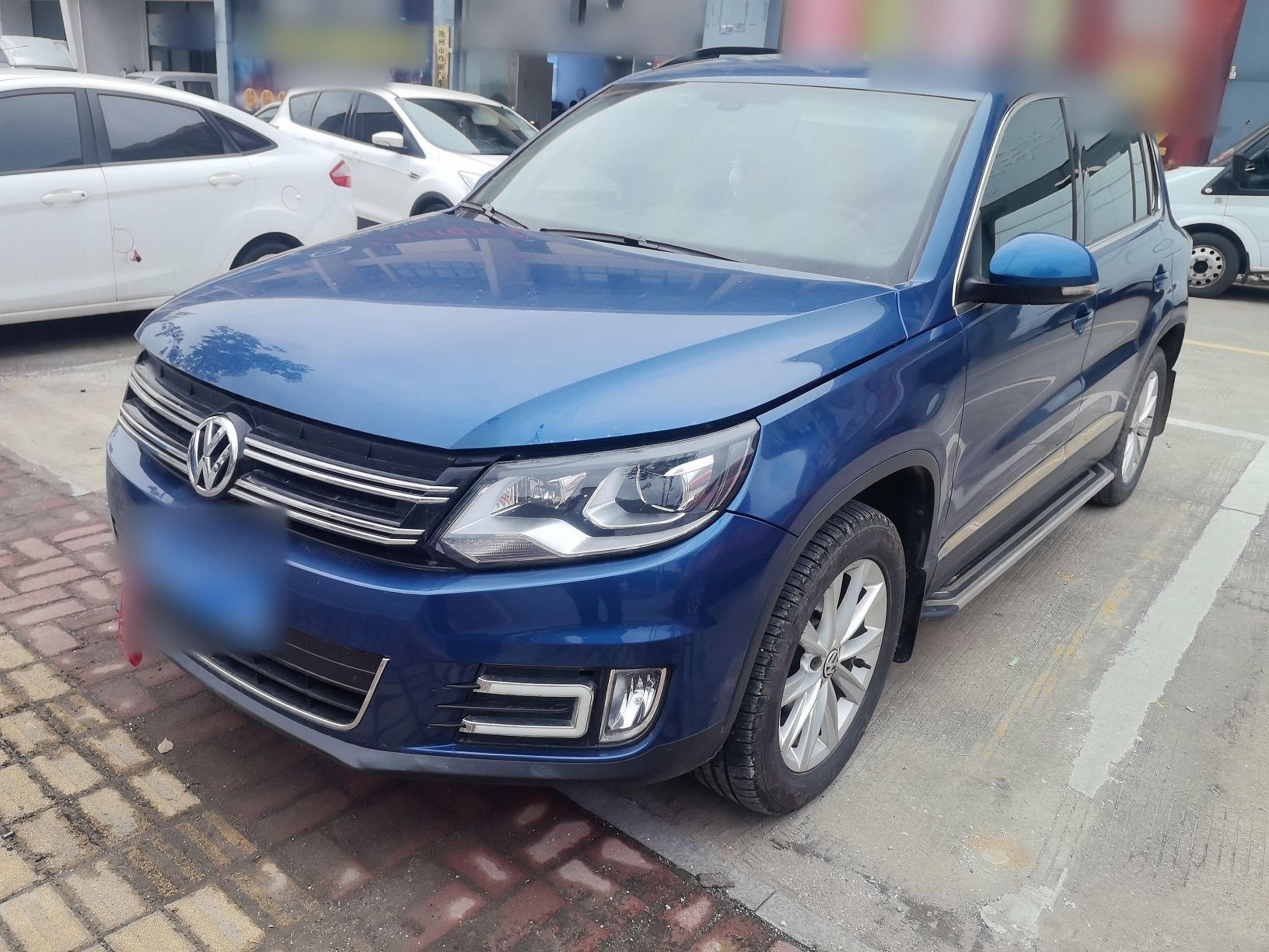 Под передней частью автомобиля