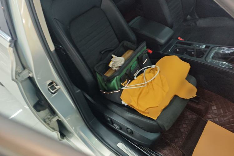 Used Volkswagen Magotan 2017 330TSI DSG Luxury Model Right Front Seat