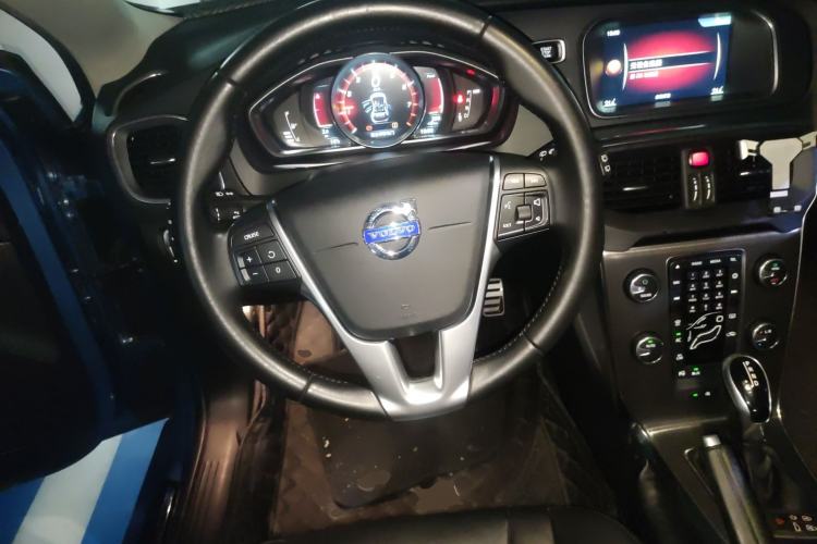 Used Volvo V40 2015 1.6T Zhiya Edition Steering Wheel