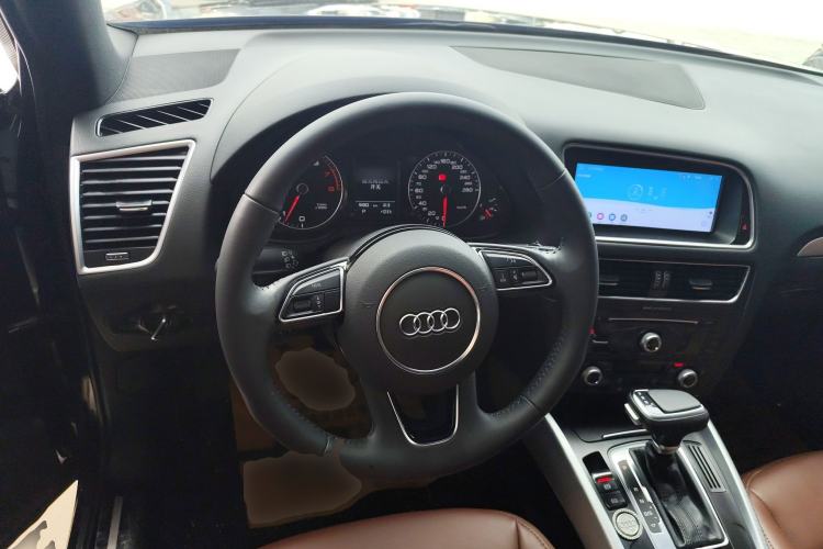 Used Audi Q5 2017 Plus 40 TFSI Technology Model