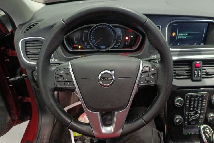 Used Volvo V40 2017 T3 Zhiyi Edition
