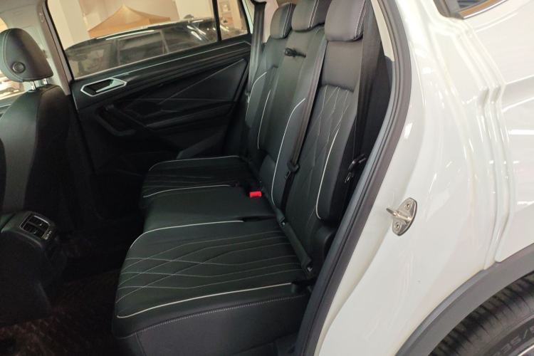 Used Volkswagen Tiguan L 2025 Model, Outstanding Version, 300TSI Automatic Two-Wheel Drive Longteng Edition
