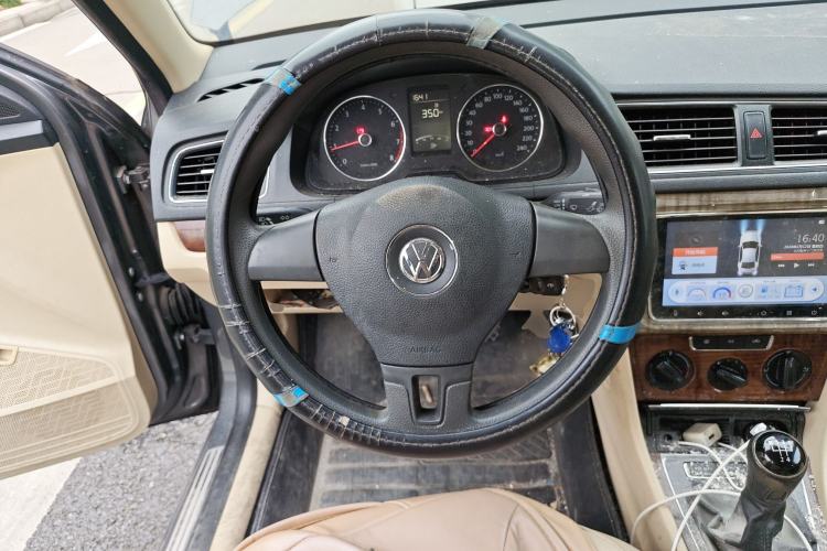 Used Volkswagen Lavida 2013 Restyled Classic 1.6L Manual Comfort Edition Steering Wheel