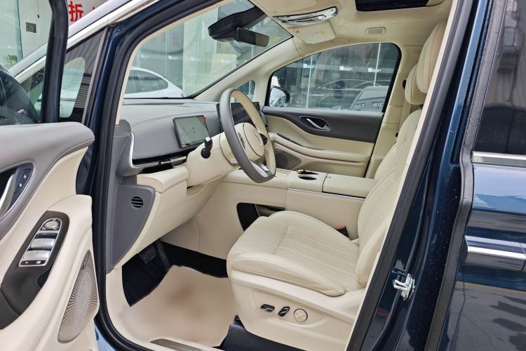 Used VOYAH Dream 2025 EV Four-Wheel Drive Flagship Kunpeng Edition