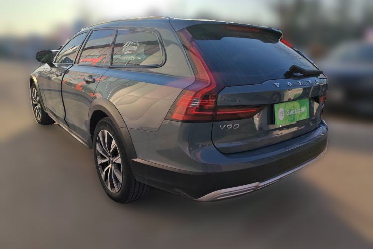 Used Volvo V90 2023 Cross Country B5 AWD Smart Range Edition
