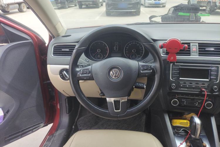 Used Volkswagen Sagitar 2014 1.4TSI Automatic Luxury Model Steering Wheel
