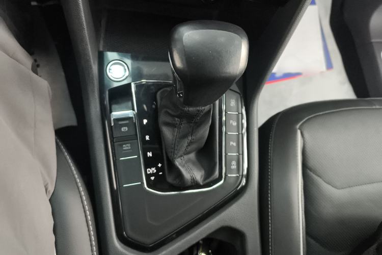 Used Volkswagen Tiguan L 2019 330TSI Automatic Two-Wheel Drive R-Line Flagship Model China VI Standard