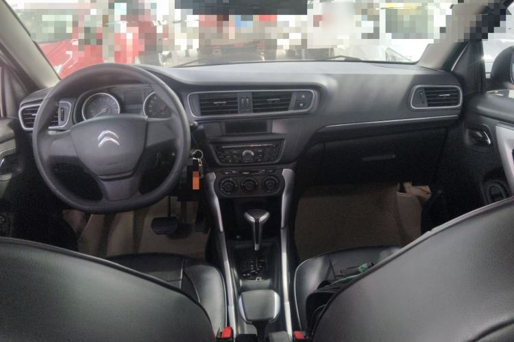 Used Citroen C3-XR 2015 1.6L Automatic Fashion Model Center Console