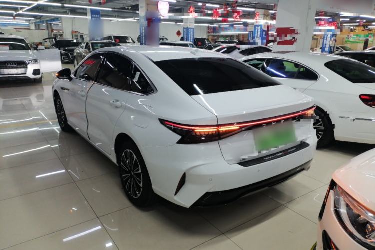 Used Chery Fengyun A8 2025 Model 70km Basic Version