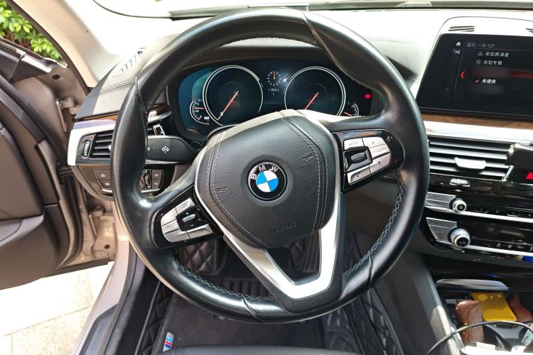 Used BMW 5 Series 2018 525Li Luxury Package
