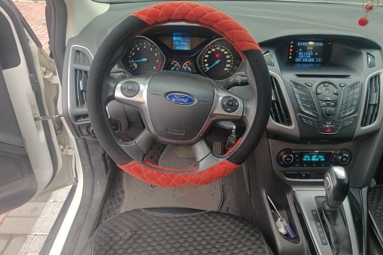 Used Ford Focus 2012 Sedan 1.6L Automatic Fashion Edition
