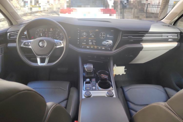 Used Volkswagen Touareg 2019 3.0 TSI RuiFeng Edition China V Standard Center Console