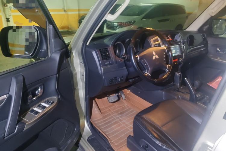 Used Mitsubishi Pajero 2015 3.0L Automatic Elite Plus Version China V Standard