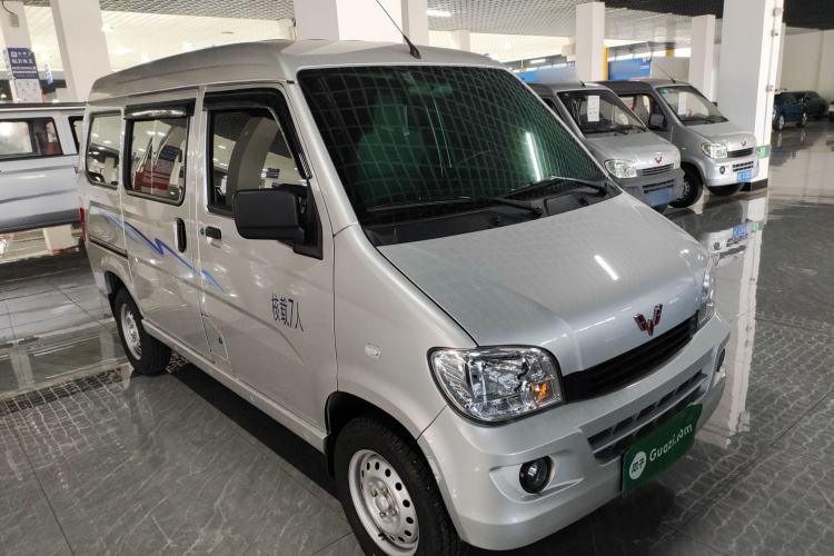 Used Wuling Zhiguang 2023 1.5L Practical Version 5/7 Seats Front Right 45 Deg