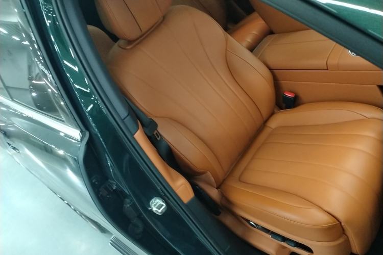 Used Hima AITO M8 2025 Extended-Range Ultra Version 53.4 kWh 6-Seater Edition Right Front Seat