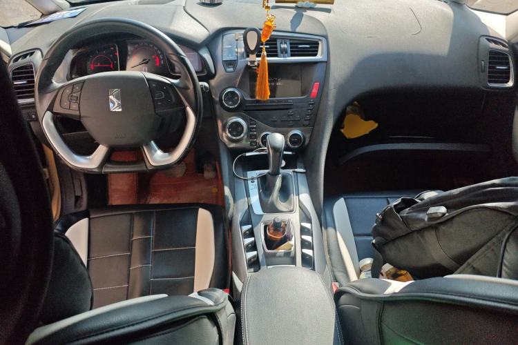 Used DS 5 2015 1.6T Luxury Edition THP160 Center Console