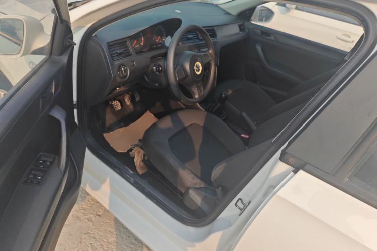 Used Volkswagen Santana 2013 1.6L Manual Fashion Edition Driver Seat