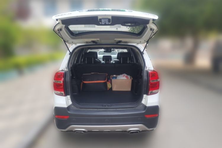 Used Chevrolet Captiva 2015 2.4L 4x4 Flagship Edition 7-Seater Trunk