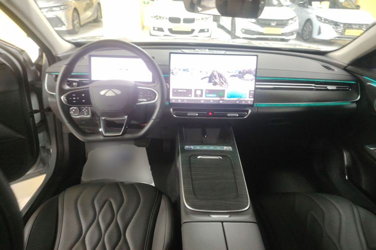 Used Chery Fengyun A8L 2025 1.5 TGDI 145 km Luxury Version Center Console