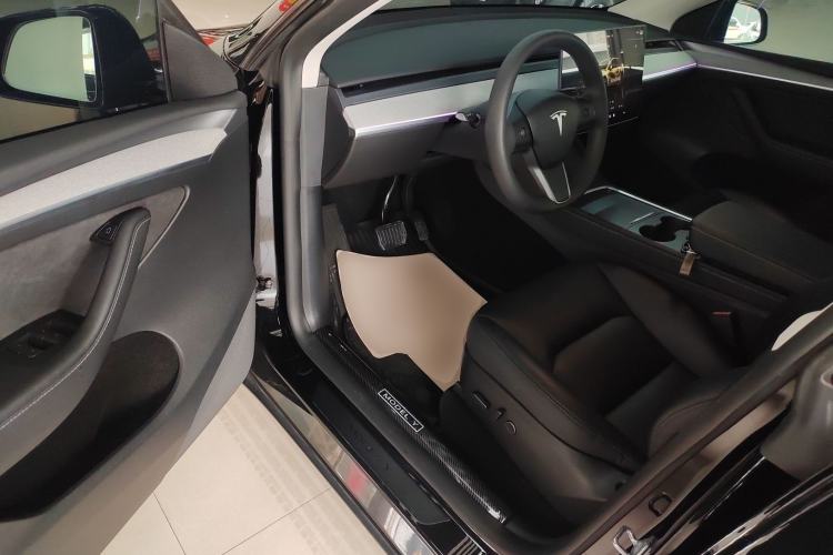 Used Tesla Model Y 2023 Long-Range All-Wheel-Drive Version Driver Seat