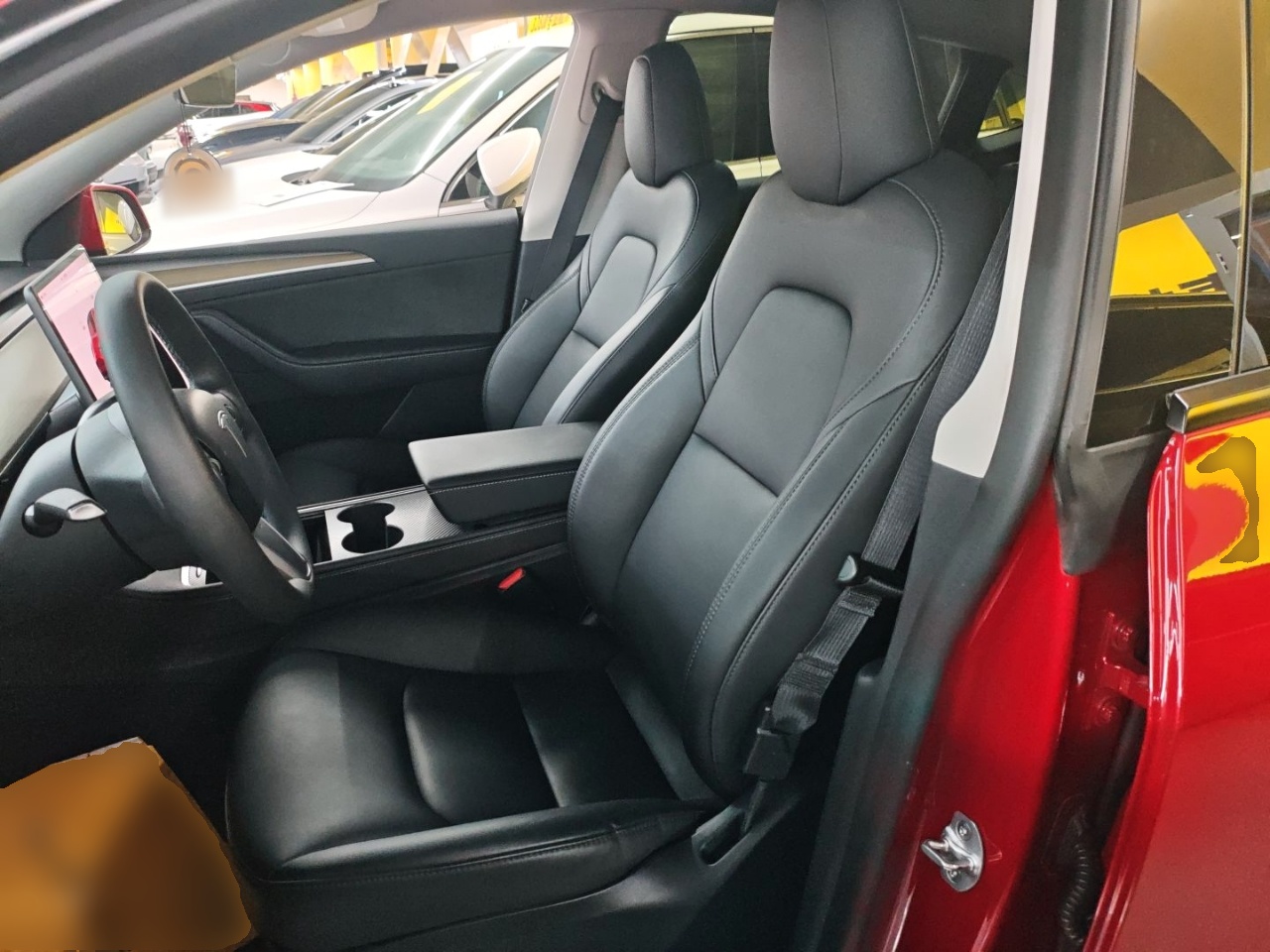 المقاعد الأمامية داخل السيارة